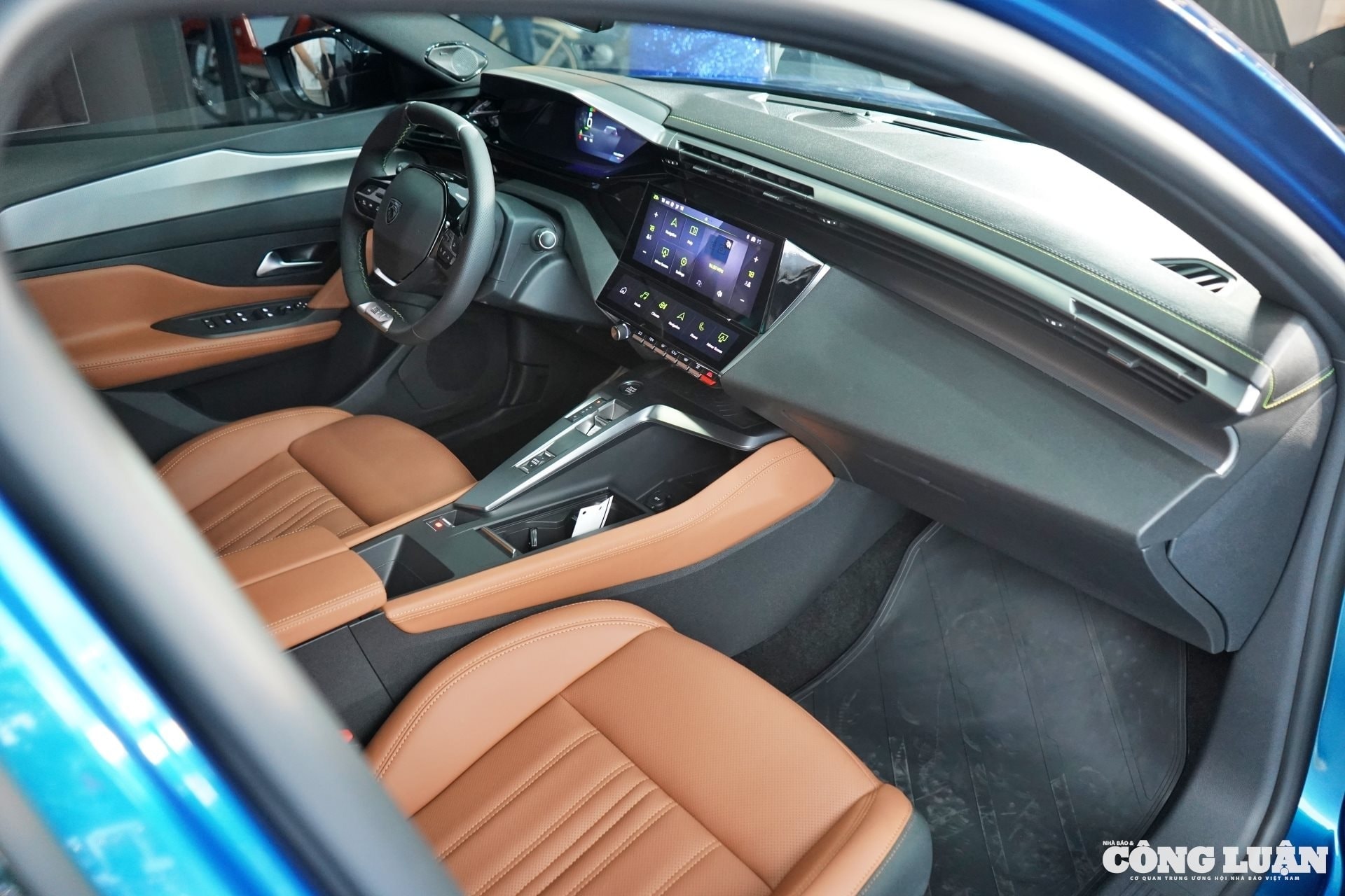 Nội thất Peugeot 408 Legend Edition có một số điểm khác biệt so với các phiên bản thường.