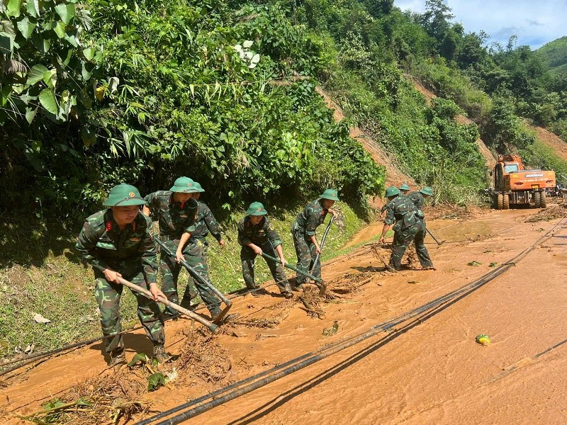 Lực lượng vũ trang đang nỗ lực khắc phục hậu quả do mưa lũ, sạt lở. mua-lu-dien-bien-2.jpg