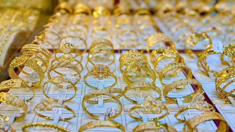 Giá vàng hôm nay 4/8: Lãi chưa kịp, nhà đầu tư vàng mất ngay 2 triệu đồng/lượng