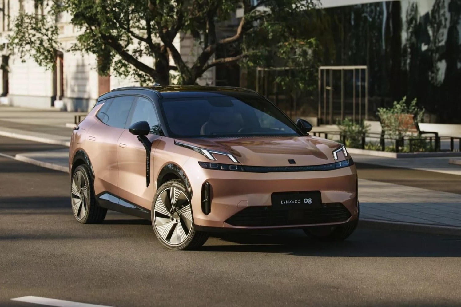 Lynk & Co 08 là mẫu SUV cỡ D trang bị hệ truyền động PHEV - Ảnh: Tasco