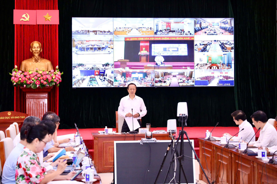 Thứ trưởng Thường trực Phạm Ngọc Thưởng chủ trì hội nghị.