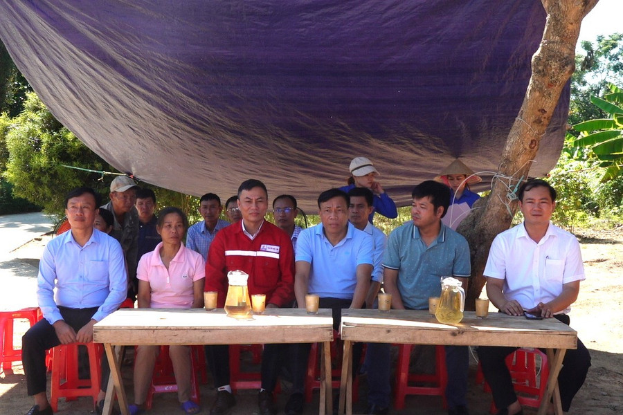 Các đại biểu và nhà tài trợ tham dự lễ khởi công. 8.jpg