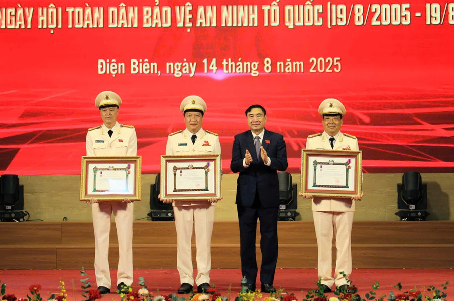 80-cong-an-3.jpg