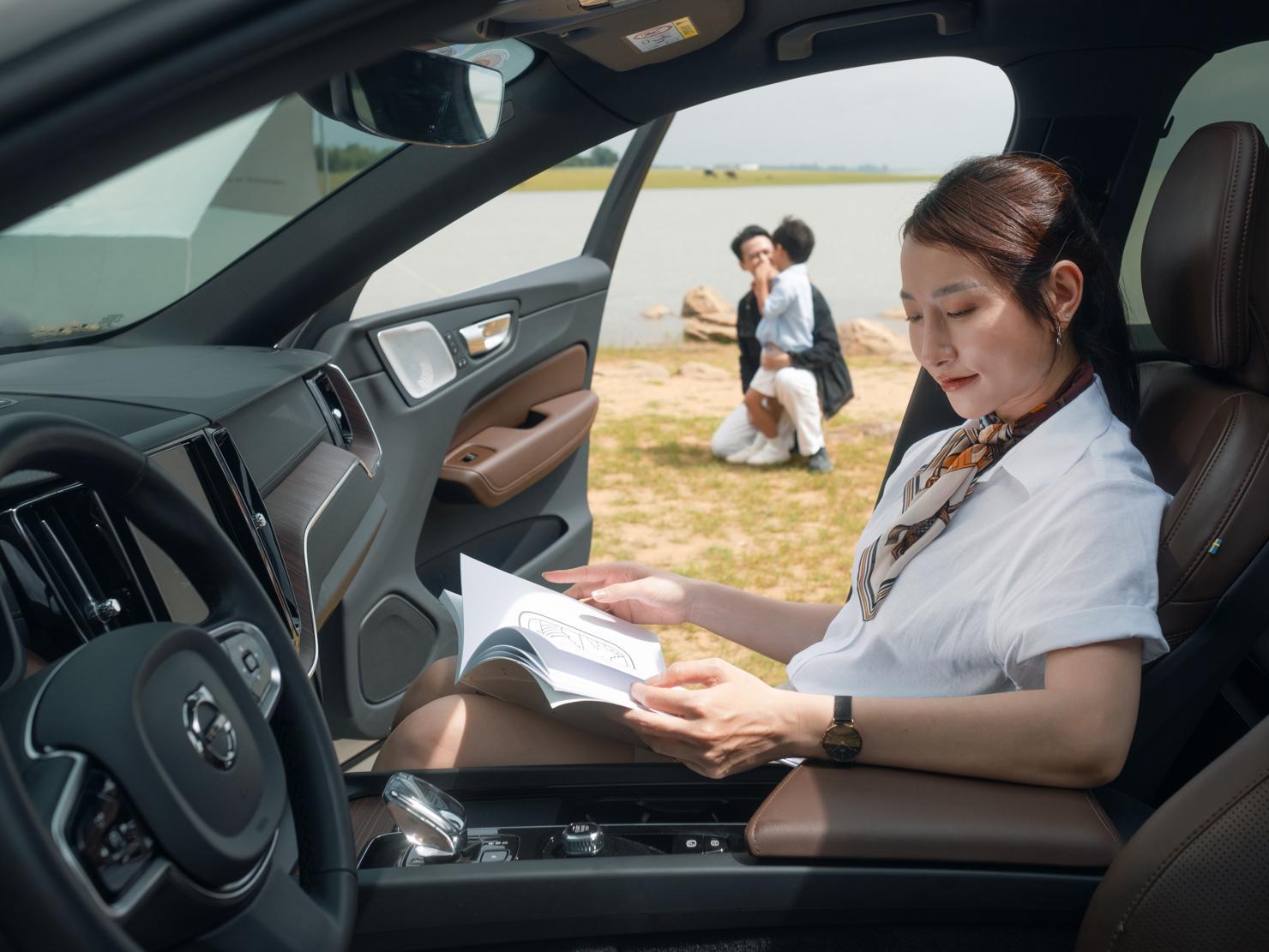 Bên trong, xe được trang bị công nghệ ngập tràn.