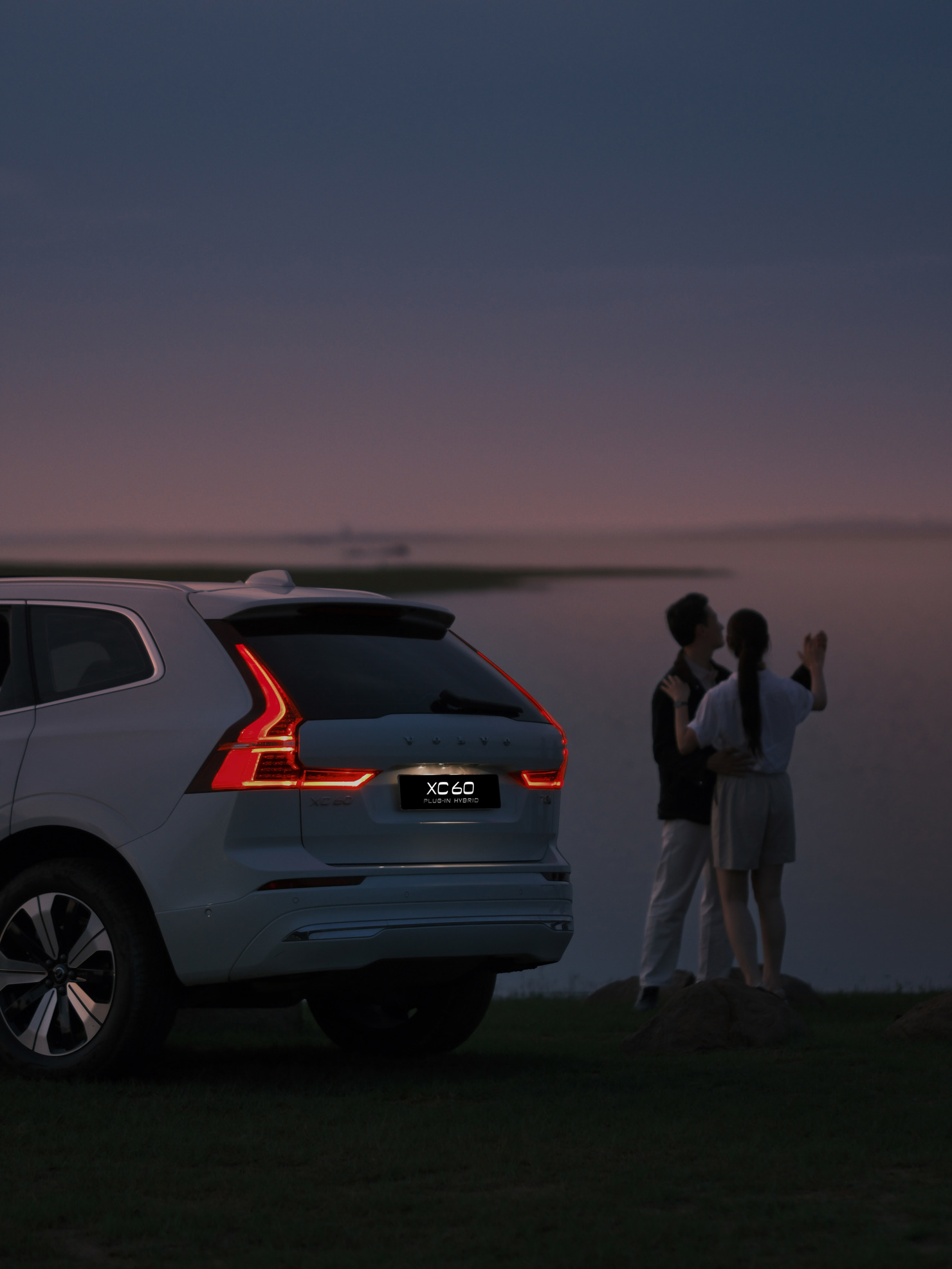 Volvo XC60 vận hành êm ái nhờ động cơ mild hybrid.