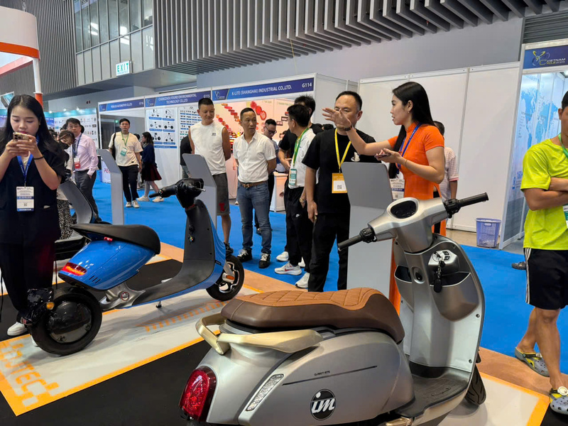 Gian hàng xe điện tại Hội chợ triển lãm giao dịch xuất khẩu Chiết Giang 2025. Ảnh: Phương Hoa