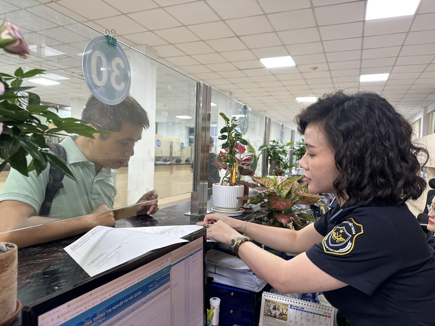 Doanh nghiệp cần minh bạch hồ sơ XNK  hàng hóa. Ảnh: T.H