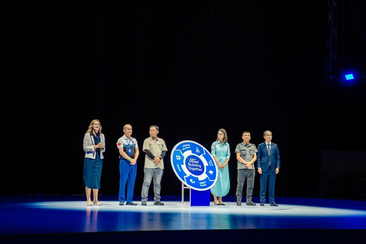 Chương trình Cùng nhau Xây đắp (Building Together) được triển khai tại Việt Nam. Chương trình này củng cố cam kết của Ford trong việc phát triển cộng đồng và tạo ra những thay đổi tích cực tại Việt Nam.