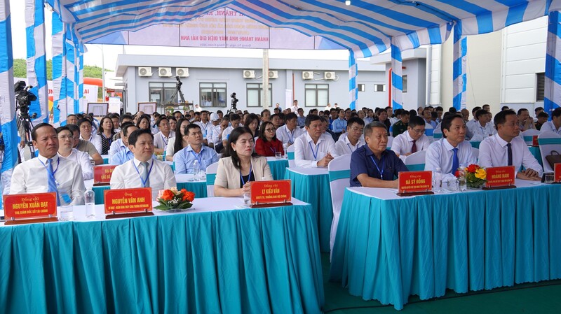 Các đại biểu tham dự lễ khánh thành dự án Nhà máy Điện gió Hải Anh. Ảnh: Việt Quốc