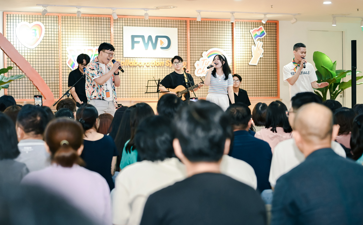 Thông điệp “Sống đầy Chất Tôi” được lan tỏa qua hàng loạt hoạt động vào các dịp đặc biệt tại văn phòng FWD Việt Nam.