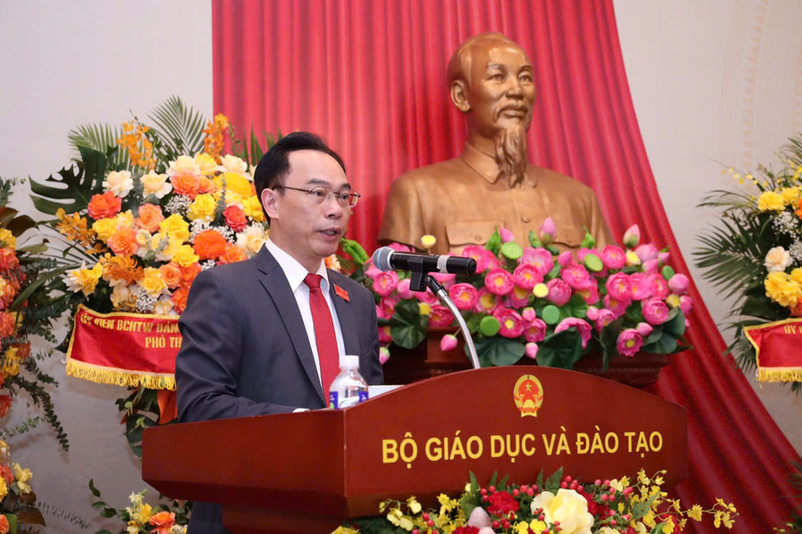 Trưởng Ban tổ chức Đảng ủy, Thứ trưởng Hoàng Minh Sơn điều hành phần bầu Đoàn Chủ tịch; Đoàn Thư ký; Ban Thẩm tra tư cách đại biểu... dai-hoi-10.jpg