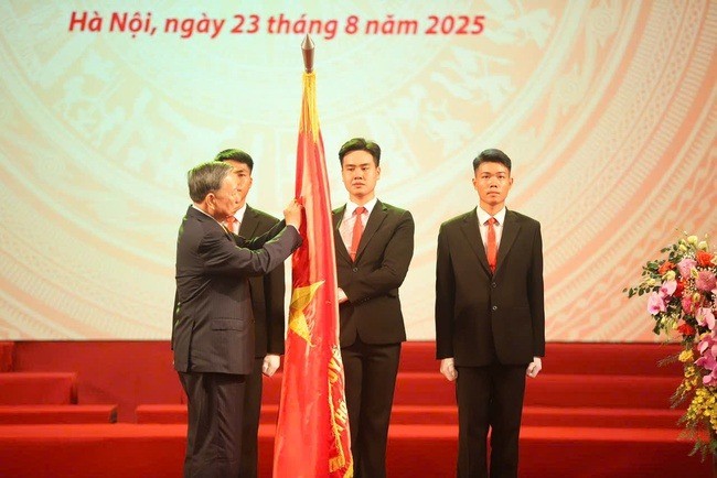 Tổng Bí thư Ban Chấp hành Trung ương Đảng Cộng sản Việt Nam Tô Lâm thay mặt Lãnh đạo Đảng và Nhà nước trao Huân chương Lao động hạng Nhất cho Bộ Văn hóa, Thể thao và Du lịch Tổng Bí thư Ban Chấp hành Trung ương Đảng Cộng sản Việt Nam Tô Lâm thay mặt Lãnh đạo Đảng và Nhà nước trao Huân chương Lao động hạng Nhất cho Bộ Văn hóa, Thể thao và Du lịch