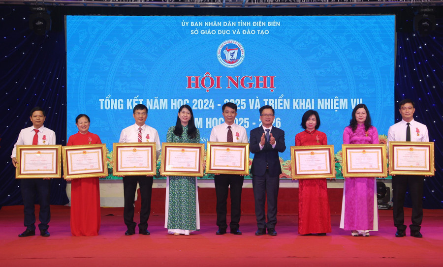 tong-ket-nam-hoc-2.jpg