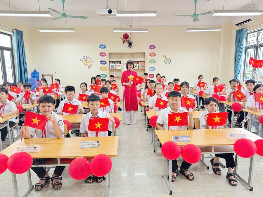 Cô trò Trường THCS Ba Chẽ sẵn sàng cho năm học mới.