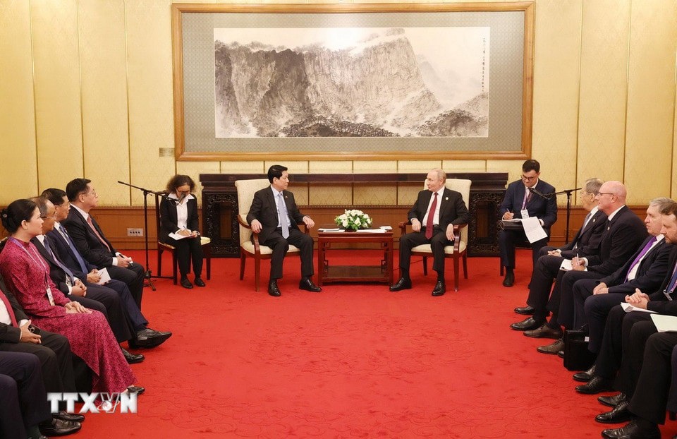 Chủ tịch nước Lương Cường hội kiến Tổng thống Nga Vladimir Putin. Ảnh: TTXVN