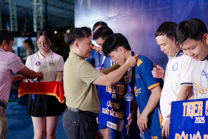 Tony Bình Dương giành cú đúp danh hiệu ở sân chơi “trong lồng” Tiger Cup 2025- Ảnh 2.