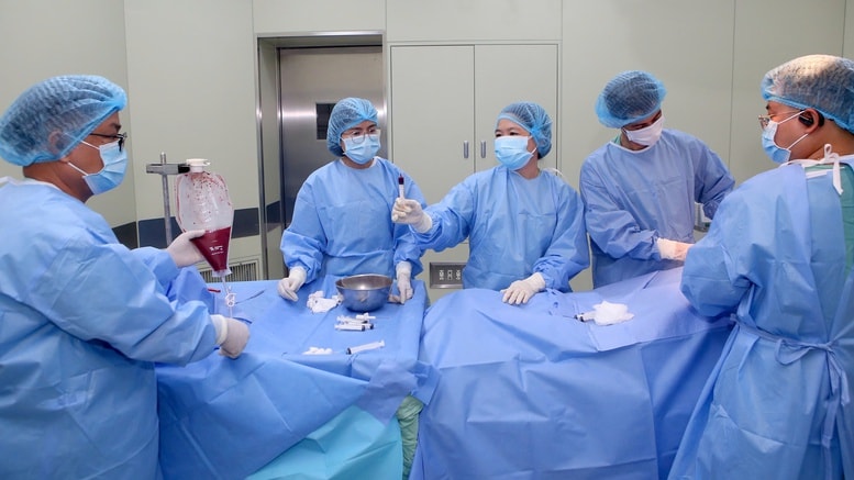 Lần đầu ghép tủy thành công cho trẻ từ nguồn tủy mẹ ruột có bất đồng nhóm máu- Ảnh 2.