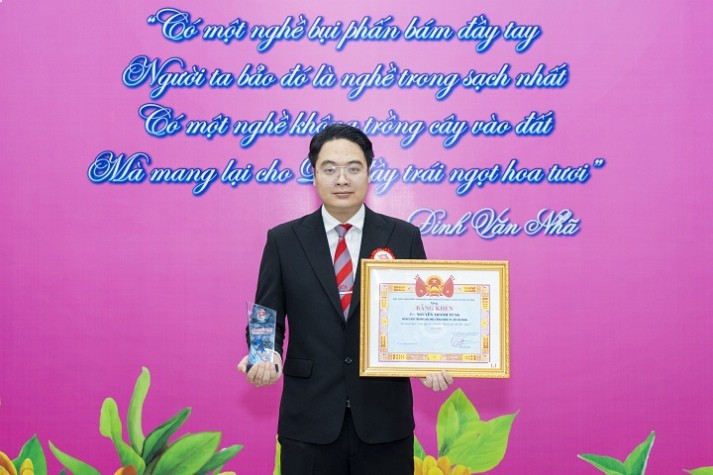 thay-giao-tre-thap-lua-dam-me-khoa-hoc-2.jpg