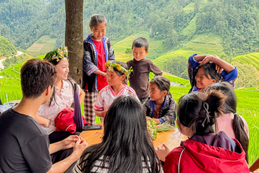 Sinh viên Khoa Khoa học và Công nghệ Giáo dục, Đại học Bách khoa Hà Nội giao lưu cùng học sinh ở xã xã Púng Luông hoc-1.jpg