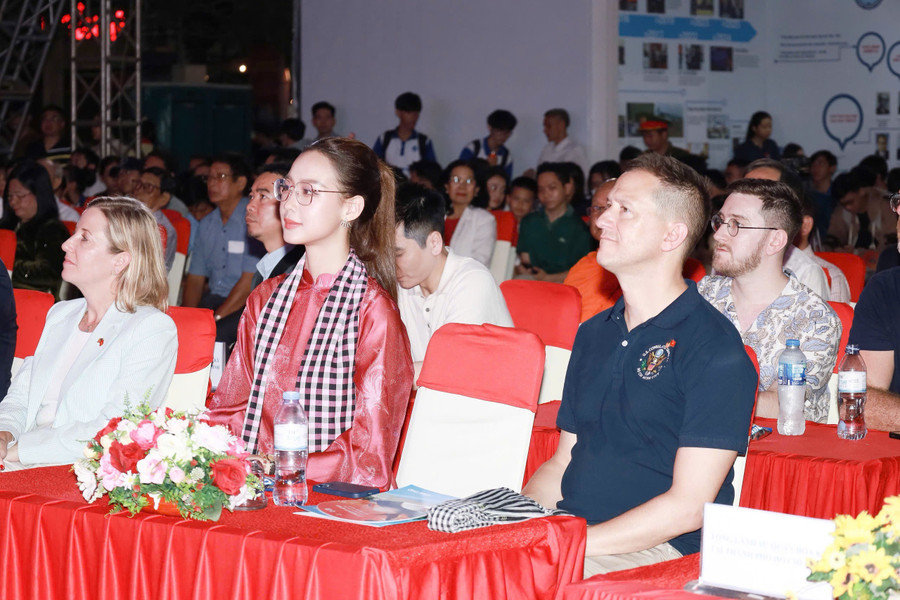 bao-ngoc-tai-ngay-hoi-giao-luu-huu-nghi-hoa-ky-viet-nam-9.jpg