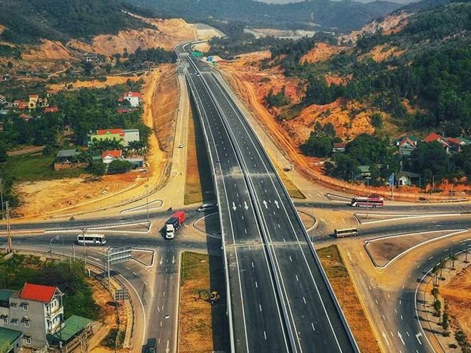 Thủ tướng Chính phủ gửi lời chúc mừng và biểu dương các chủ đầu tư, ban quản lý, đơn vị tư vấn, nhà thầu thi công các dự án công trình trọng điểm quốc gia.
