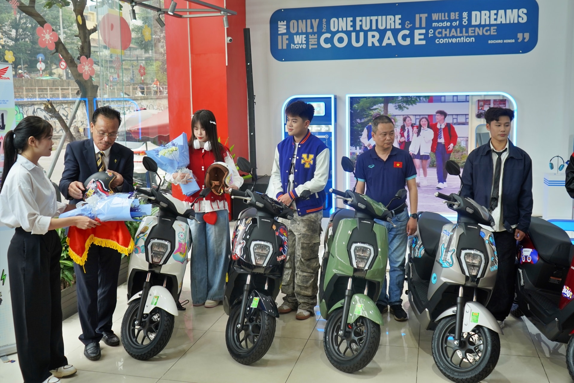 Mẫu xe máy điện Honda Icon :e cũng nằm trong diện ưu đãi.