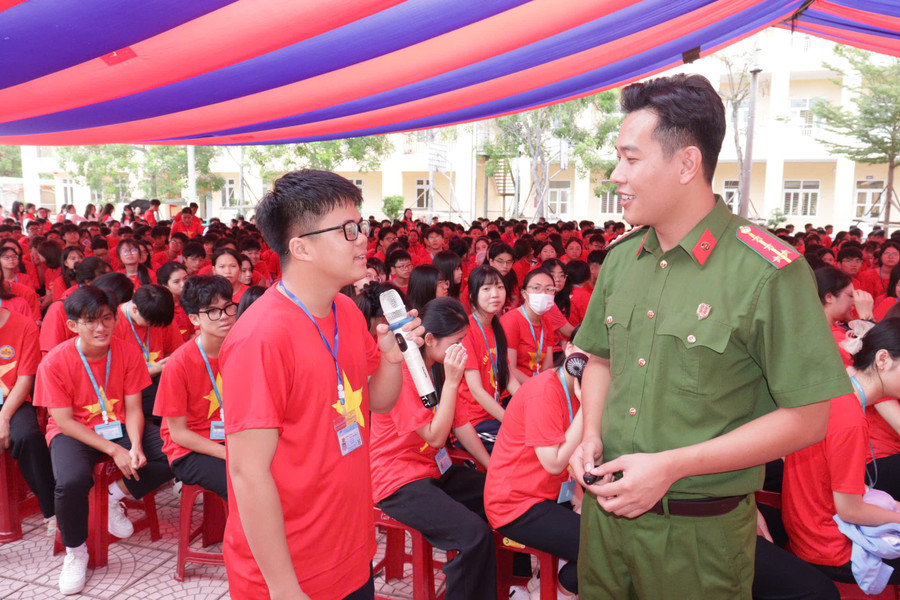 13-10-tuyen-truyen2.jpg