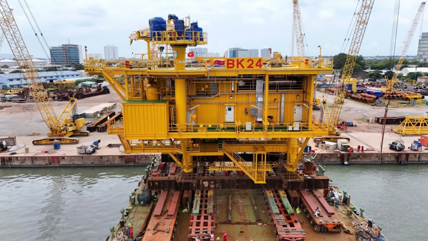 Vietsovpetro đón dòng dầu thương mại đầu tiên từ giàn BK-24, vượt kế hoạch gần 2 tháng