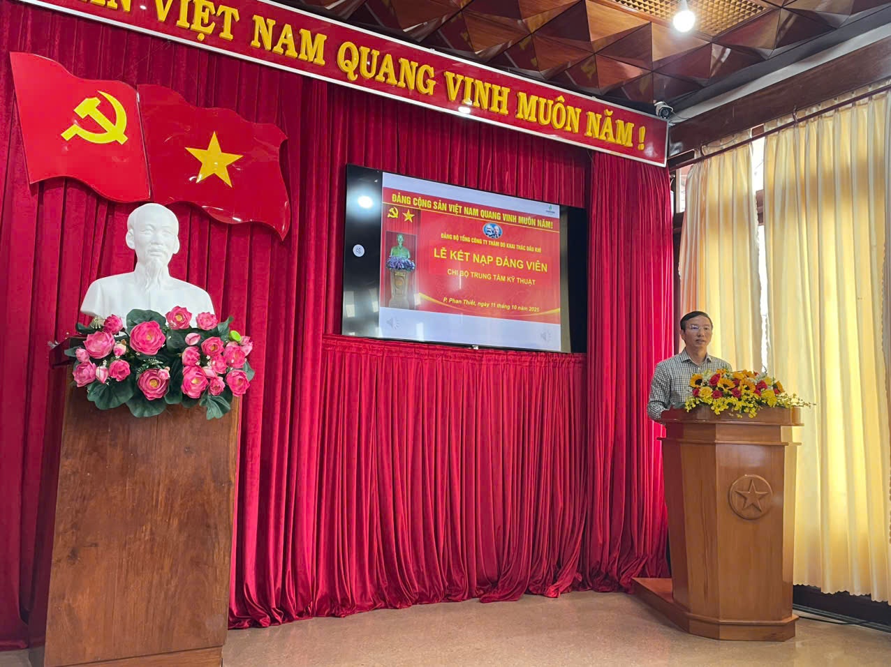 Chi bộ Trung tâm Kỹ thuật PVEP tổ chức kết nạp Đảng viên mới và sinh hoạt chuyên đề quý III/2025