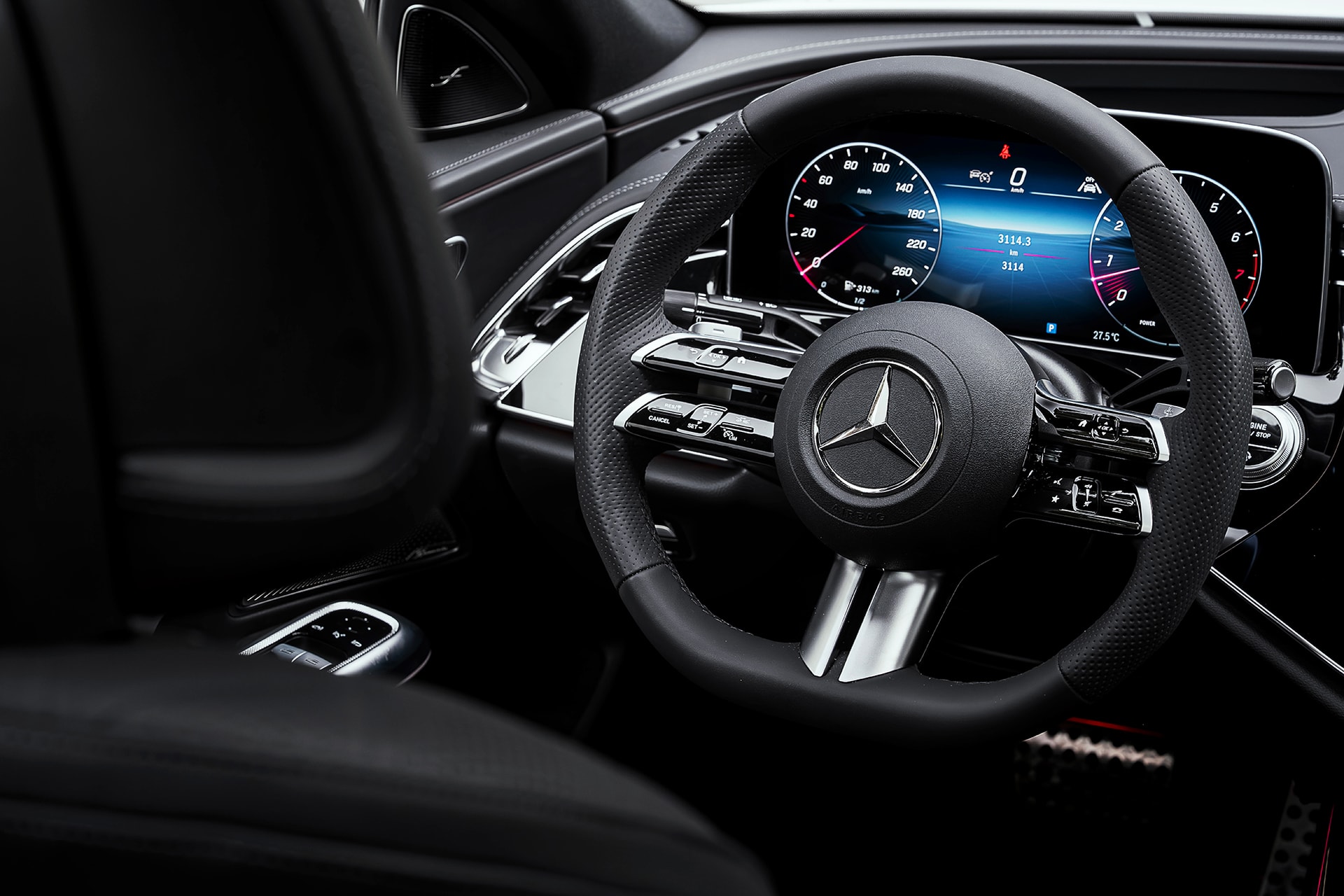 300 AMG 2025 - 14