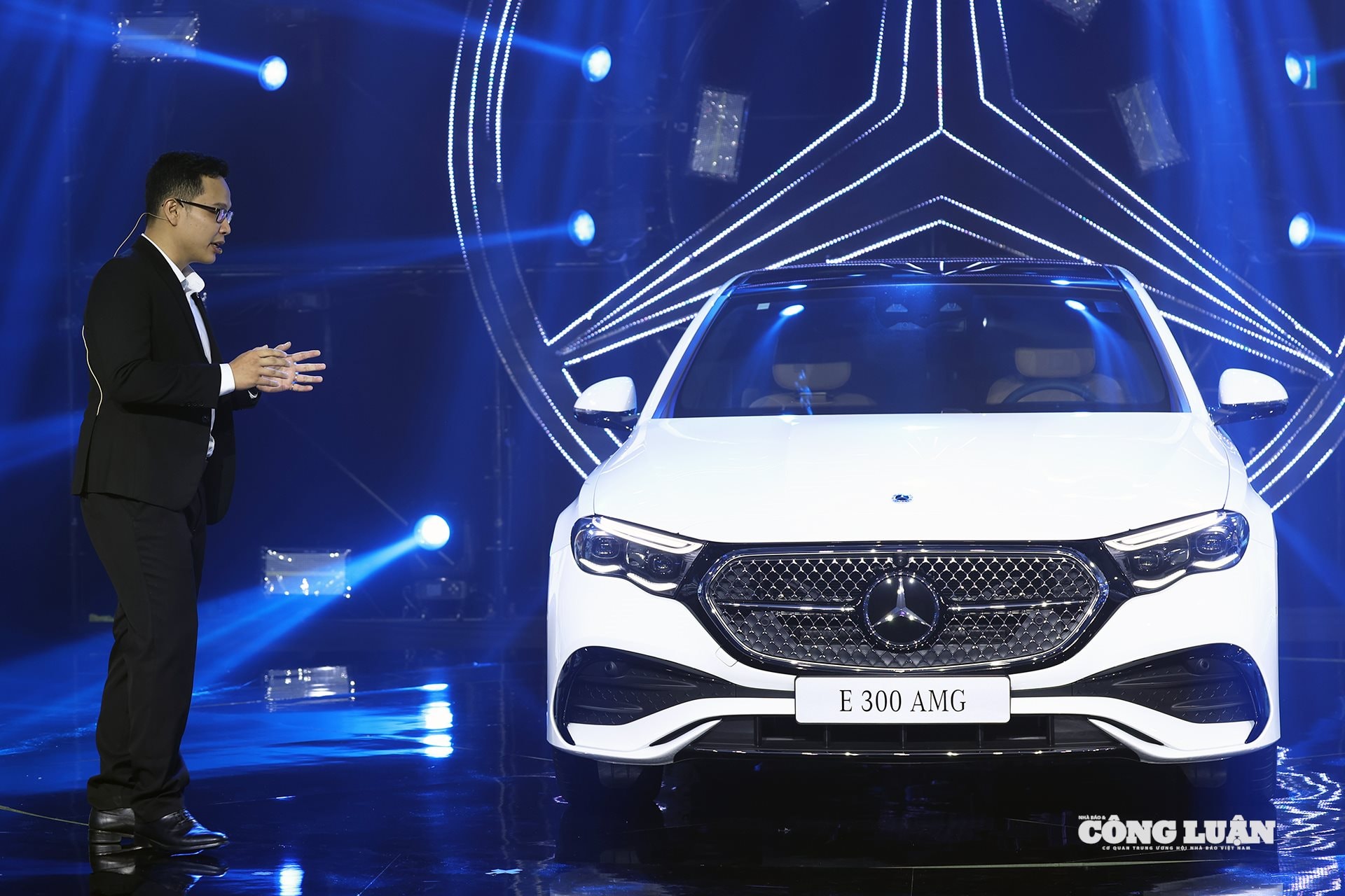 Ngoại thất Mercedes-Benz E-Class có nhiều thay đổi và nâng cấp đáng giá, đặc biệt là với phiên bản cao cấp nhất E 300 AMG.