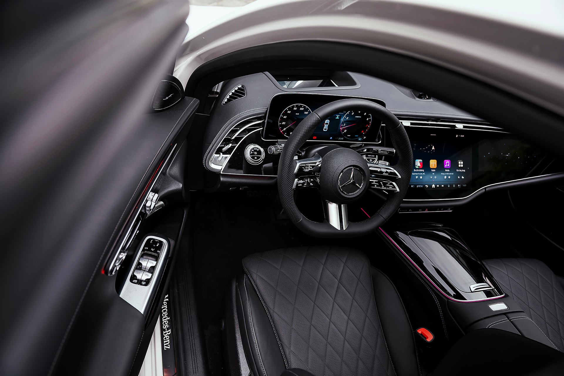 300 AMG 2025 - 16