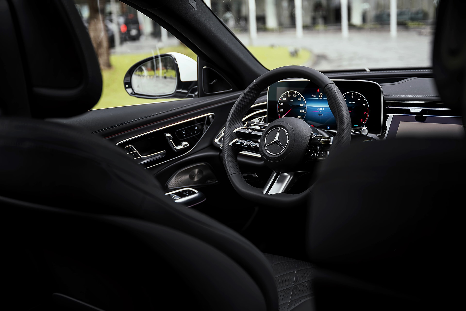 300 AMG 2025 - 15