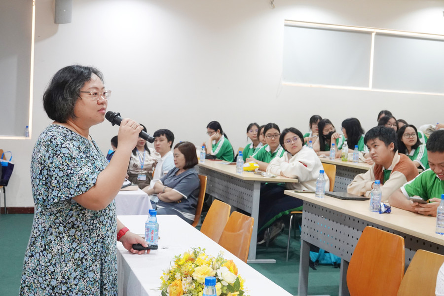 ThS Đỗ Hoàng Nga trình bày chuyên đề