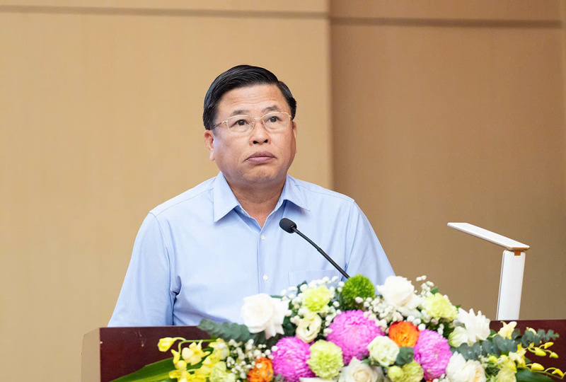 Ông Đinh Công Sứ - Phó Chủ tịch UBND tỉnh Phú Thọ chia sẻ việc trồng cây xanh góp phần làm cho quê hương Đất Tổ ngày càng xanh sạch. Ảnh: Minh Thành.