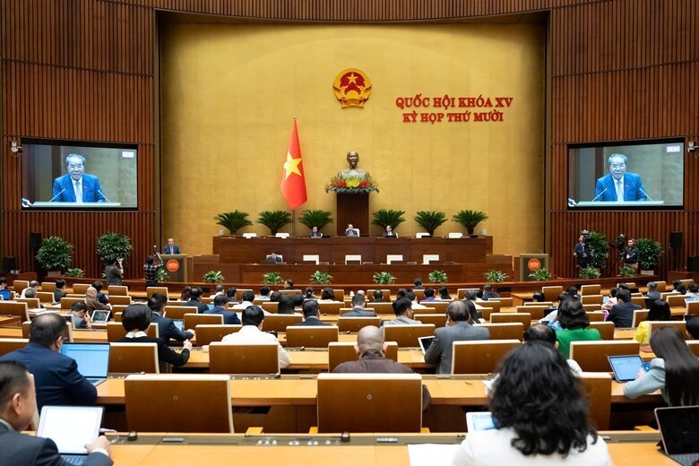 Sáng 24/10, Quốc hội nghe Báo cáo giải trình, tiếp thu, chỉnh lý dự thảo Luật Hoạt động giám sát của Quốc hội và Hội đồng nhân dân (sửa đổi); thảo luận ở hội trường dự thảo Luật. Ảnh: QH