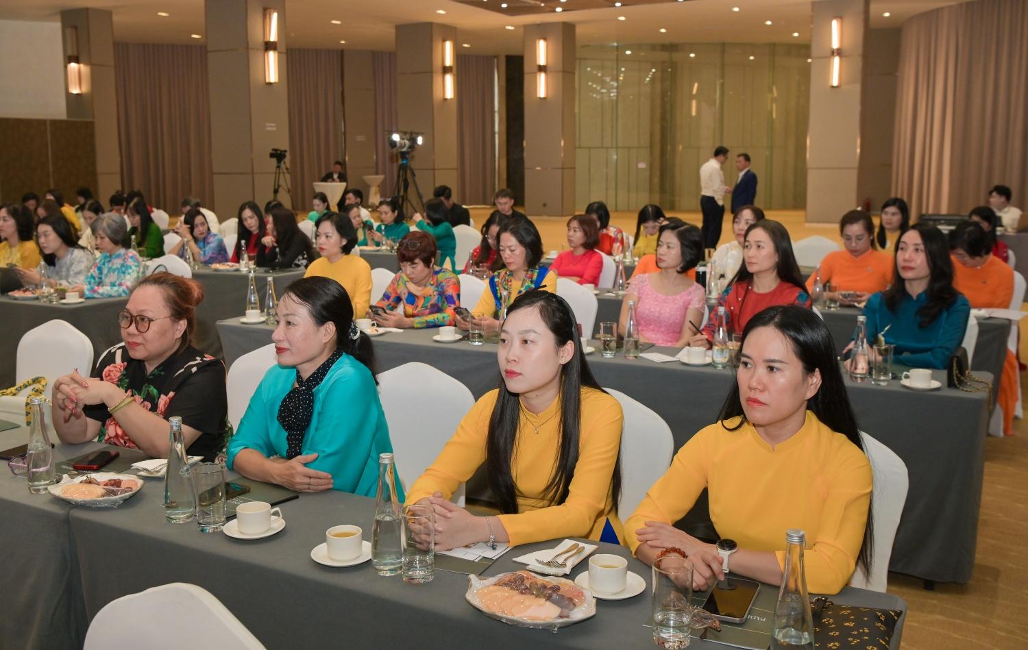 Phụ nữ Petrovietnam: Tự tin, bản lĩnh, tiên phong trong kỷ nguyên mới Phụ nữ Petrovietnam: Tự tin, bản lĩnh, tiên phong trong kỷ nguyên mới