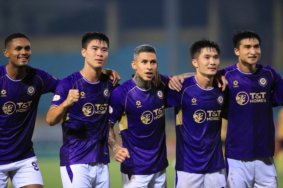 Cầu thủ Hà Nội ăn mừng trận thắng Đông Á Thanh Hóa, vòng 5 V-League ngày 26/9. Ảnh: INT ha-noi-fc-duoi-trieu-dai-harry-kewell-3.jpg