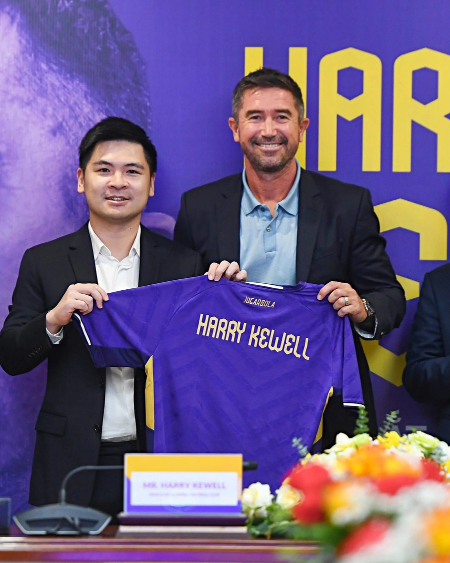 Chủ tịch Hà Nội FC và tân huấn luyện viên trưởng. Ảnh: INT ha-noi-fc-duoi-trieu-dai-harry-kewell-1.jpg