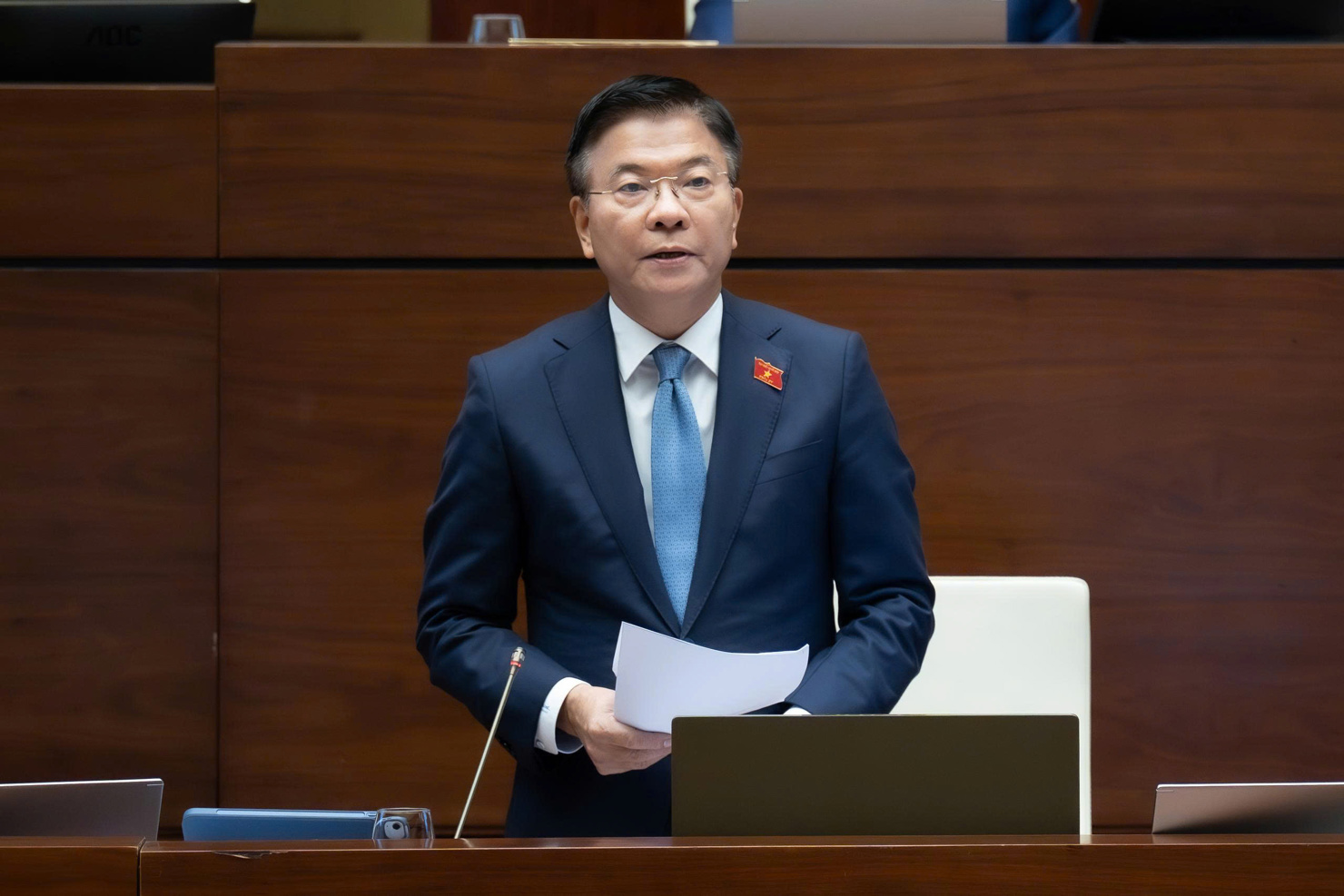 Phó Thủ tướng Chính phủ Lê Thành Long làm rõ nhiều nội dung đại biểu quan tâm.