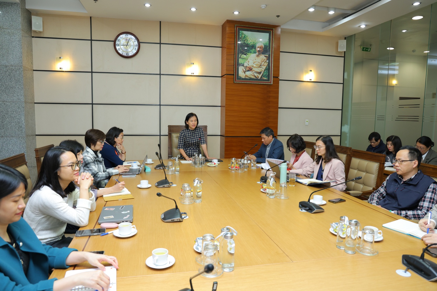 Đồng chí Nguyễn Văn Mậu, Ủy viên Ban Thường vụ Đảng ủy, Chủ nhiệm Ủy ban Kiểm tra Đảng ủy Tập đoàn, Bí thư Đảng ủy BMQL&ĐH sinh hoạt tại Chi bộ Kiểm tra - Kiểm soát nội bộ.