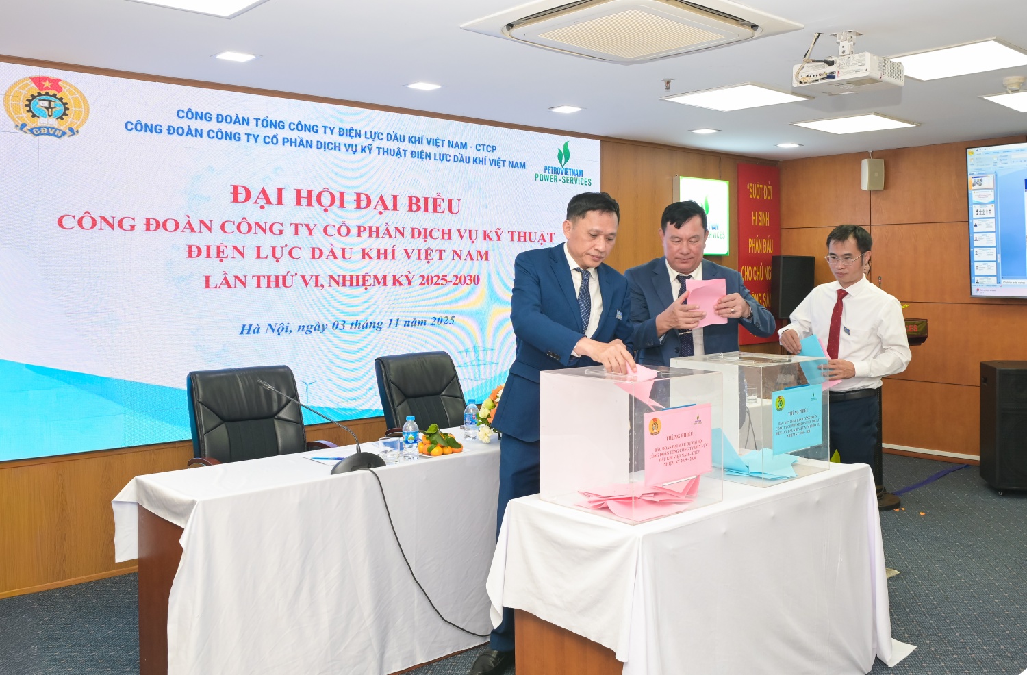 Các đại biểu bầu Ban Chấp hành Công đoàn PVPS nhiệm kỳ 2025-2030 và bầu đoàn đại biểu tham dự Đại hội cấp trên. Các đại biểu bầu Ban Chấp hành Công đoàn PVPS nhiệm kỳ 2025-2030 và bầu đoàn đại biểu tham dự Đại hội cấp trên.