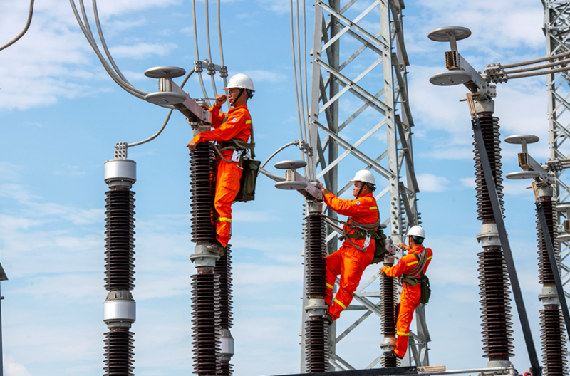 Trong 10 tháng, EVN và các đơn vị đã khởi công 135 công trình