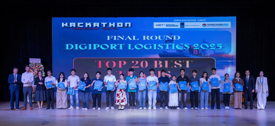 Hackathon Digiport Logistics 2025 thu hút hơn 100 đội thi từ nhiều trường đại học. z7215341350650-447e859e4d4261262c069287ed505a3f-4221.jpg