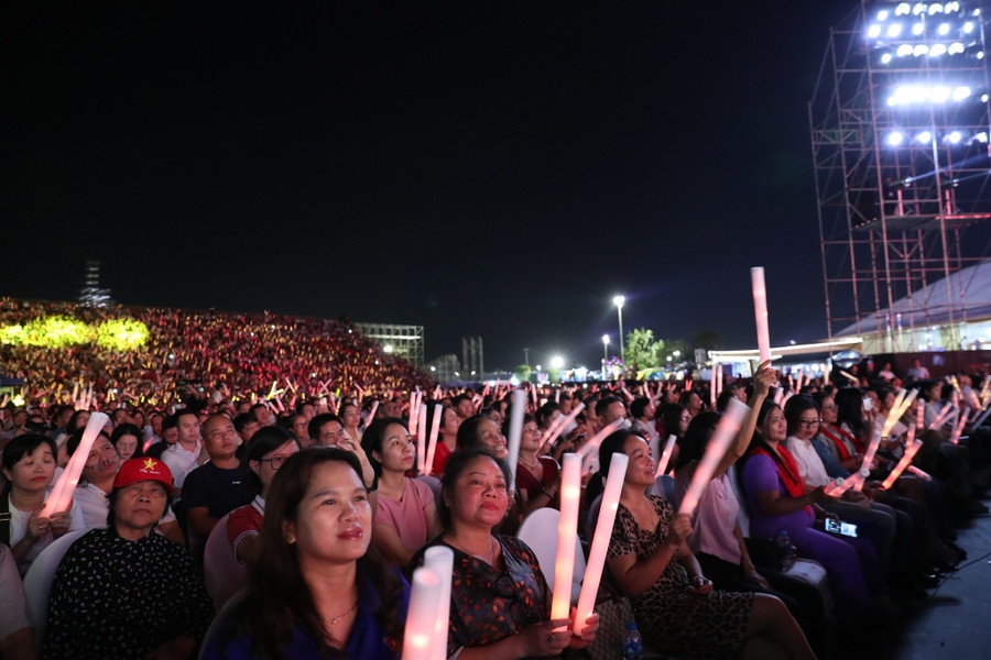 Các concert lớn ngoài trời tại Hà Nội, TPHCM và Quảng Ninh thời gian qua đã chứng minh tiềm năng du lịch đêm tại Việt Nam. xay-dung-thuong-hieu-quoc-gia-vietnam-by-night-thuc-day-3.jpg
