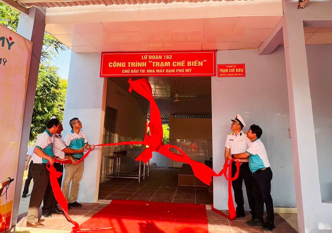 Nhà máy Đạm Phú Mỹ tổ chức tập huấn công đoàn gắn với hoạt động tri ân Lữ đoàn 162 Hải quân Nhà máy Đạm Phú Mỹ tổ chức tập huấn công đoàn gắn với hoạt động tri ân Lữ đoàn 162