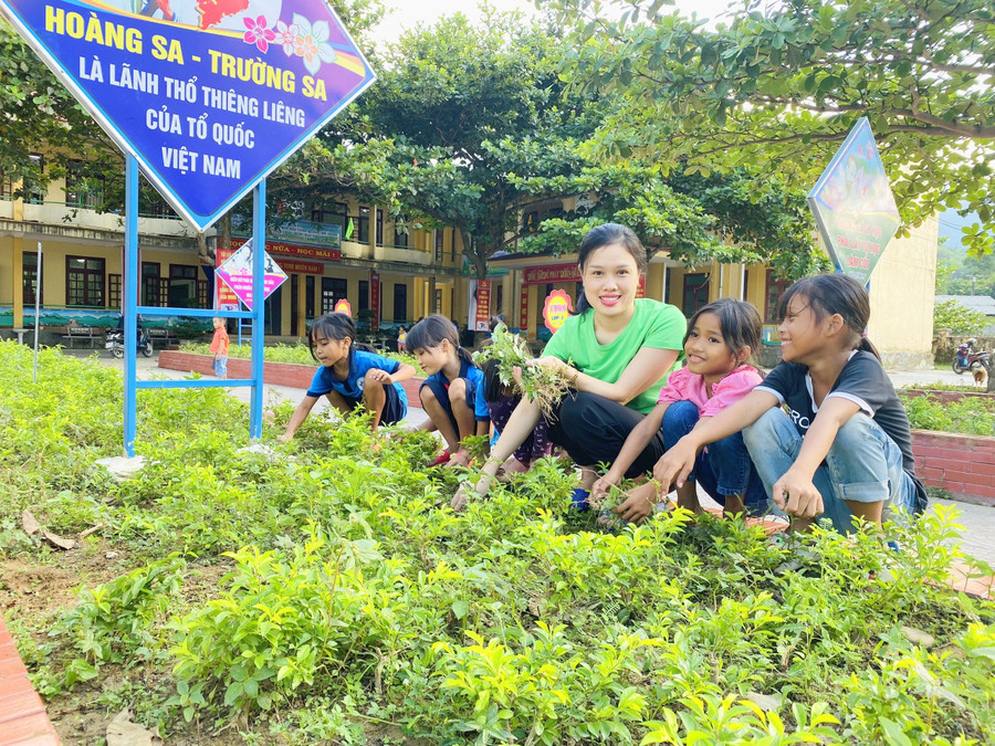 Cô Thanh gắn bó với mái trường vùng cao suốt 16 năm qua. (Ảnh: NVCC) co-thanh-2.jpg