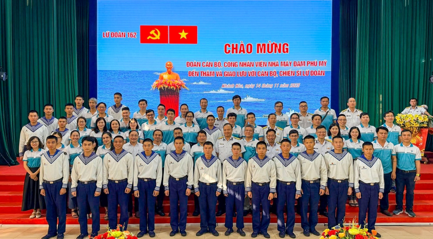 Nhà máy Đạm Phú Mỹ tổ chức tập huấn công đoàn gắn với hoạt động tri ân Lữ đoàn 162 Hải quân Nhà máy Đạm Phú Mỹ tổ chức tập huấn công đoàn gắn với hoạt động tri ân Lữ đoàn 162