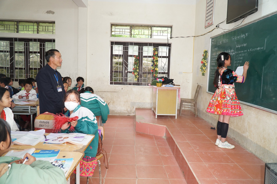 Giáo viên trúng tuyển vào dạy học tại các trường thuộc vùng 3 (miền núi cao) phải cam kết công tác ít nhất 3 năm đối với nam, 2 năm đối với nữ. Ảnh: Hồ Lài thcs-muong-long.jpg