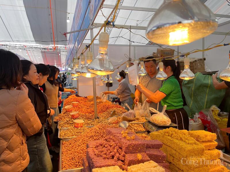 Đặc sản địa phương tạo điểm nhấn tại Hội chợ Thương mại quốc tế Việt – Trung. Ảnh: Ngọc Hoa